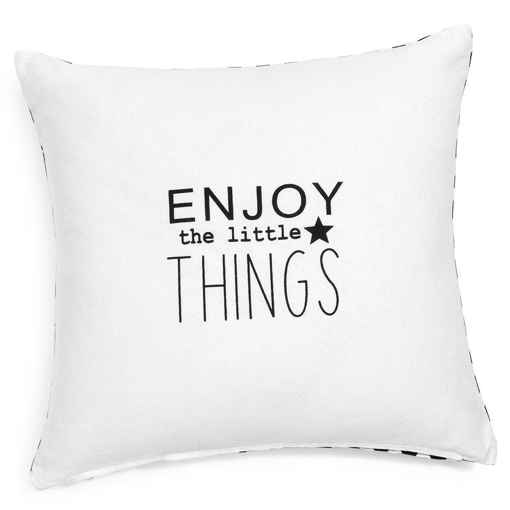 Cojín con frase "Enjoy the little things" de Maison Du Monde (Precio: 7'99).