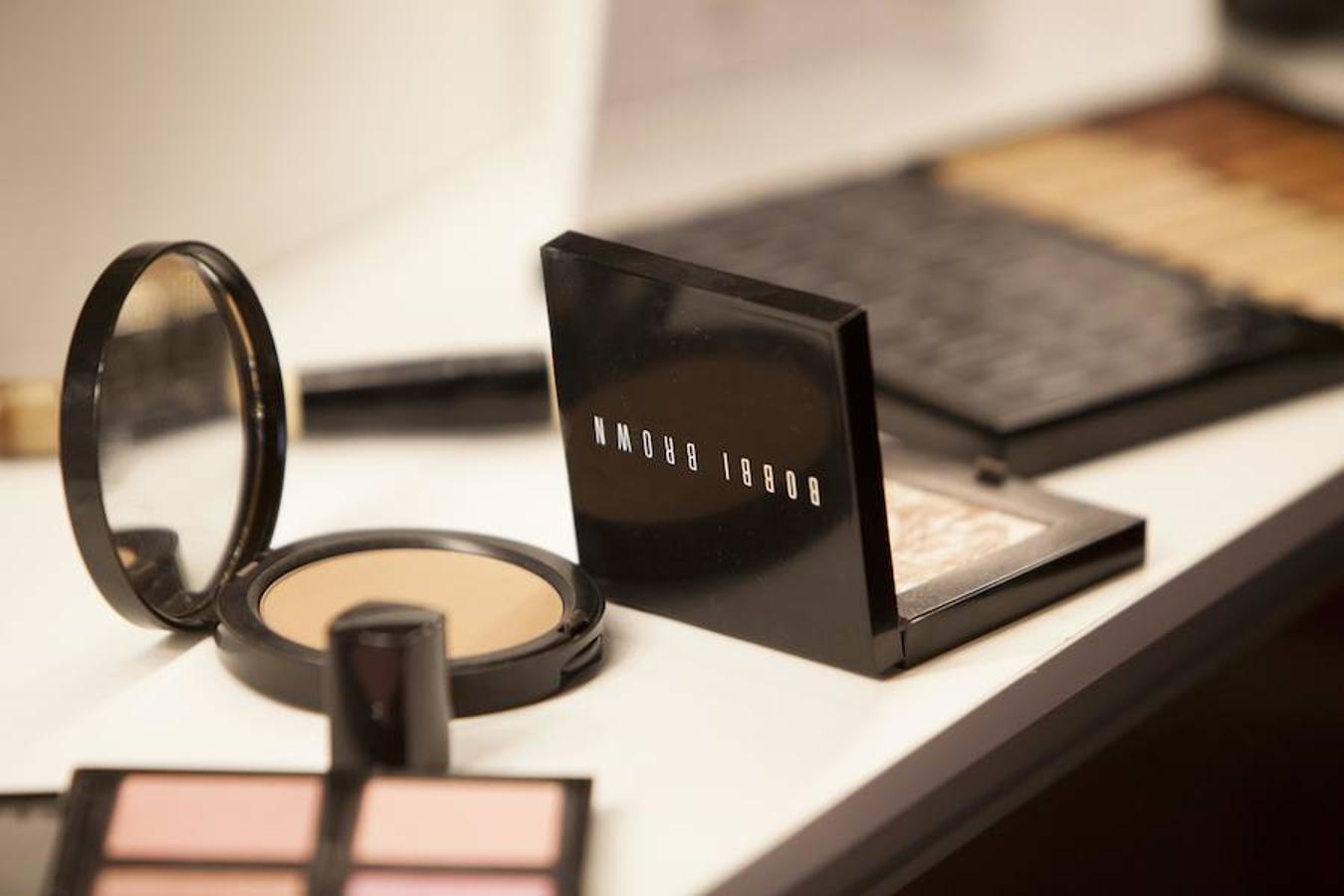 Los cosméticos que utilizó el equipo de maquilladoras de Bobbi Brown para que las modelos lucieran espectaculares sobre la pasarela.