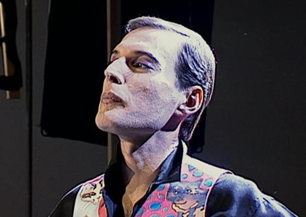 Orgullo y fortaleza: La discreción sobre su enfermedad fue entendida como orgullo para no mostrar síntoma de fragilidad. Además dejó de tomar la medicación para que la naturaleza actuase por sí sola.