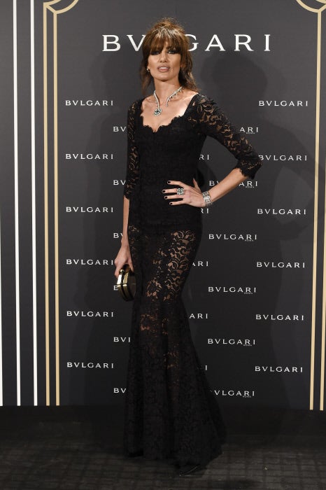 La modelo y presentadora española lució un vestido de encaje con transparencias con el que parecía una auténtica diva italiana a la altura de la mismísima Sofía Loren. El estilismo lo firmaba Víctor Blanco, que escogió para ella un diseño de Dolce & Gabbana.