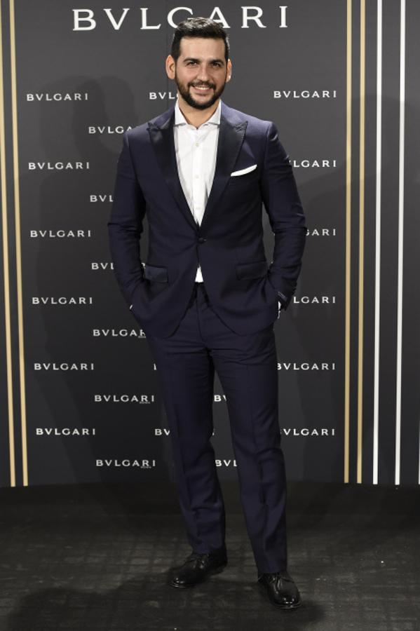 Para restarle formalidad al look, el actor prefirió no llevar pajarita con su esmoquin. ¡Y el resultado no está nada mal!