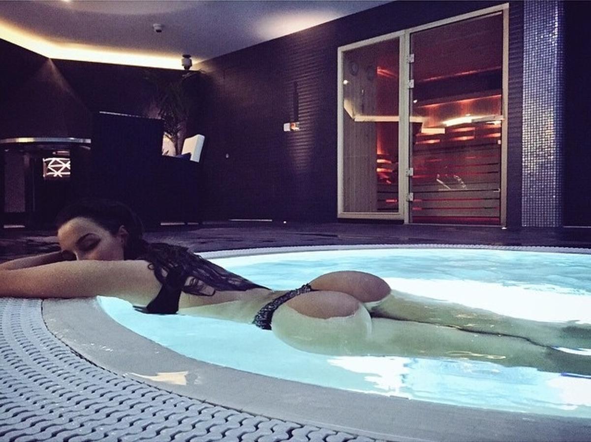 Y aquí la vemos con el culo en pompa. Ines Helene acostumbra a 'calentar' a sus seguidores en Instagram con fotos como esta.