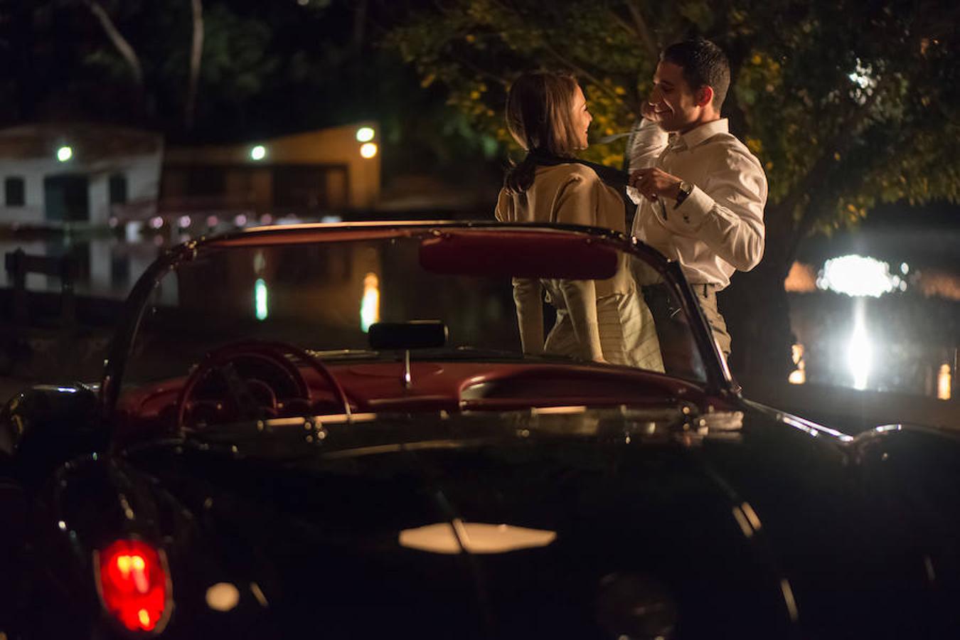 Los protagonistas de 'Velvet' se divierten en un coche.