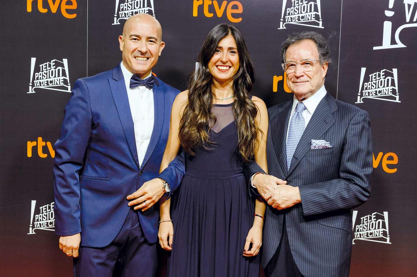 Ellos son parte de los 120 profesionales de RTVE partipantes en este especial de Nochebuena.