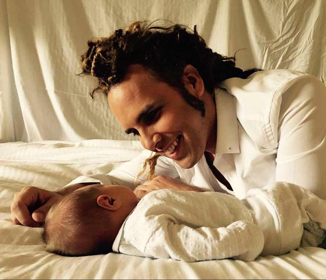 Torito presentó con esta foto en noviembre a su hijo, nacido gracias a la maternidad subrogada.