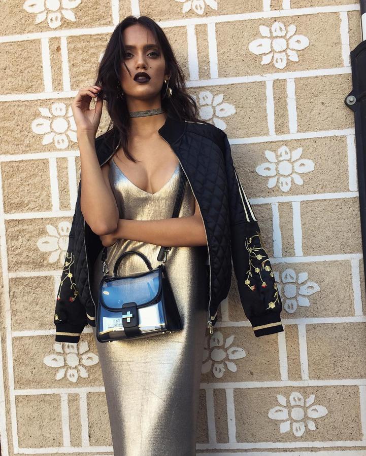 Aunque ha acompañado a su chico por los diferentes destinos: León, Badajoz y Murcia, la modelo tenía su residencia en Mar, un pueblo de Santander. Desde hace un par de meses vive sola en el Barrio de La Latina de Madrid.