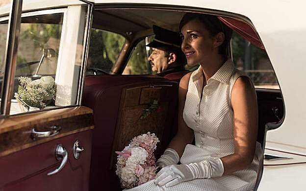 El vestido de novia de Paula estaba realizado con cloqué de seda.
