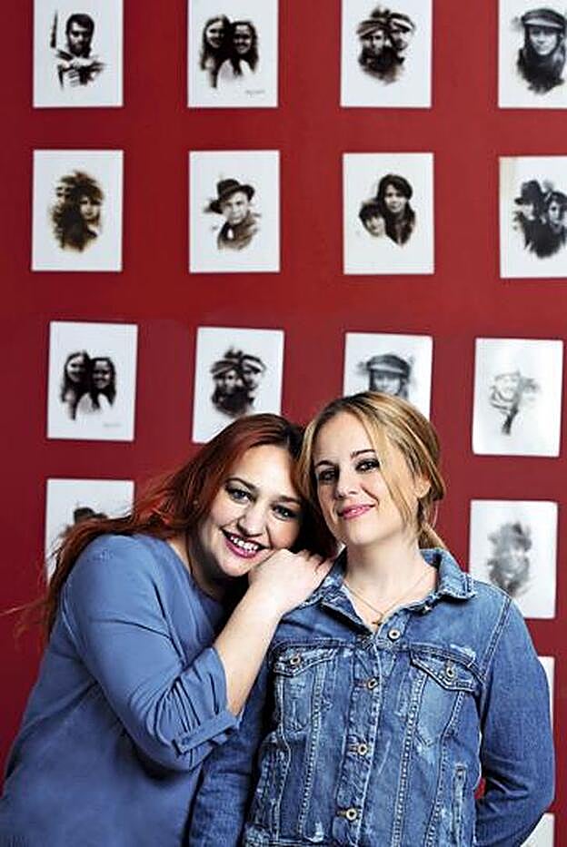 Francisca Mayoral, mediadora gitana, y Esther Galante, coordinadora general de Barró.