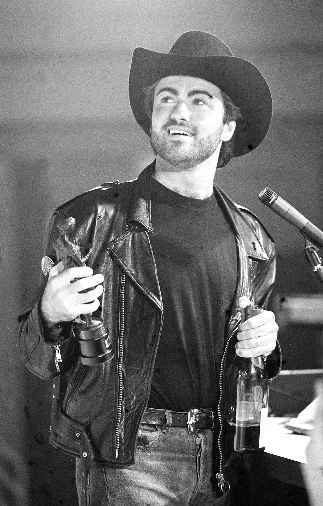 Comenzó su carrera en solitario, a principios de 1987 con un dueto con Aretha Franklin: "I Knew You Were Waiting (For Me)".