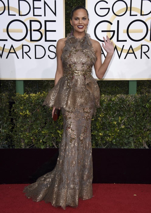 Sí, excesiva. Sí, barroca. Pero aprobada con este vestido de Marchesa, ¿no creéis?