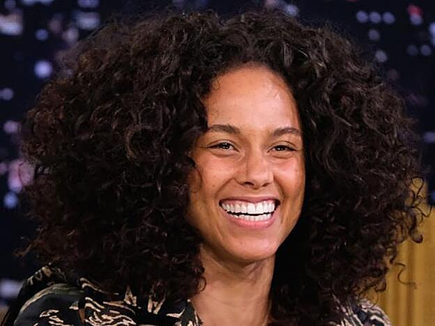 Alicia Keys es la principal defensora del no makeup. La cantante posa en la alfombra roja o acude a programas de televisión, como en esta ocasión, sin maquillaje.