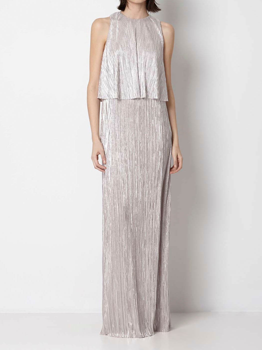 Para novias muy sofisticadas, que planeen su boda como una gran fiesta, esta opción de alfombra roja es tan perfecta... como atrevida. El vestido es tan rotundo, que no necesita nada más. ¿Nuestra sugerencia? Que apuestes por los complementos en azul. (174 euros)