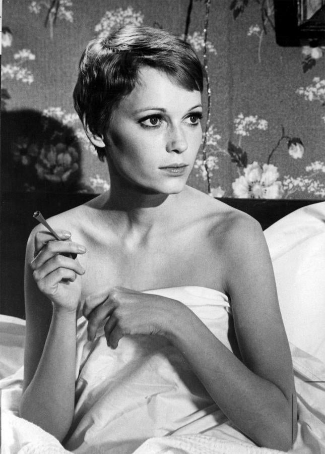 La actriz Mia Farrow en una escena de la película 'Sentencia para un dandy' que rodó en 1968 y en la que lucía un pixie que causó sensación en la época.