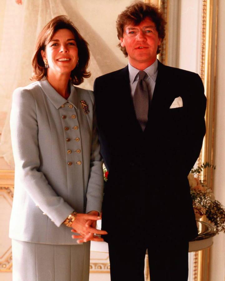 En 1999, tres años después de empezar la relación con Ernesto de Hannover. se casó por tercera vez en un ceremonia civil. Ese día cumplía 42 años.