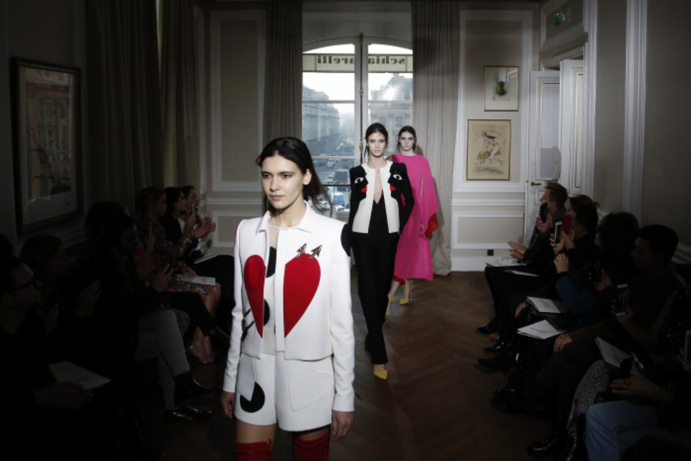 Aunque el patronaje es sencillo, la casa ha jugado con los estampados y colores para marcar la diferencia con su nueva colección.