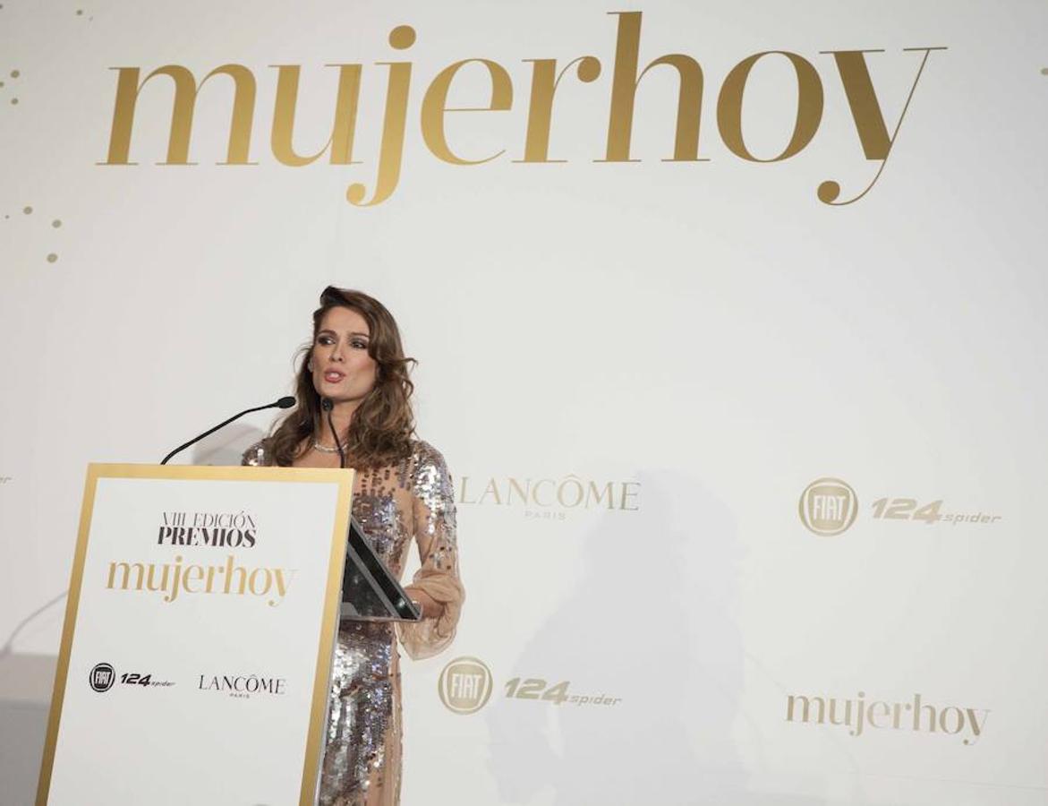 La atriz, presentadora y bloguera de Mujerhoy ha sido la responsable un año más de conducir el evento de entrega de Premios. Mar Saura vestía para la ocasión un vestido de Elisabetta Franchi.