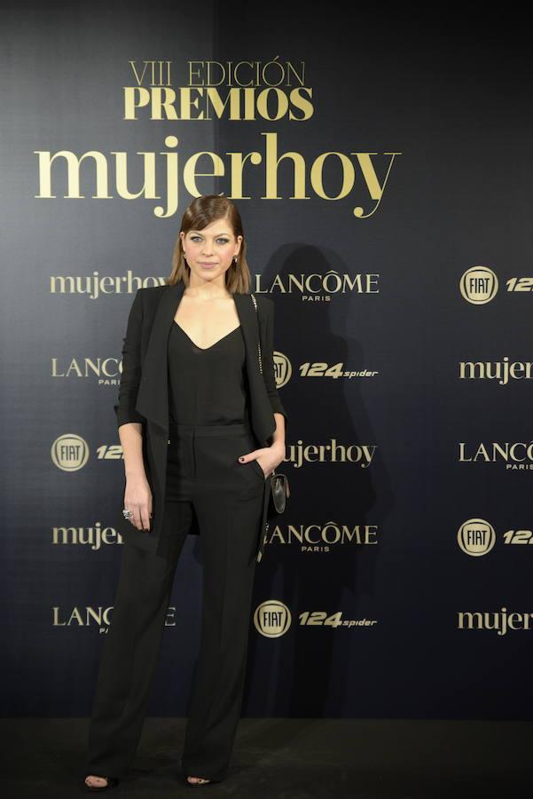 La actriz Thais Blume se decantó por un look total black de Guess by Marciano.