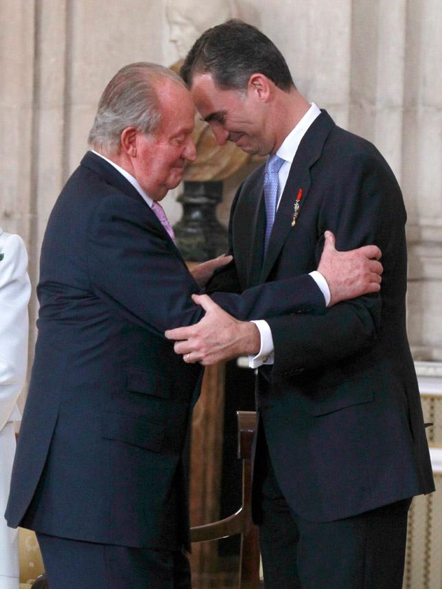 El 18 de junio de 2014 se hizo oficial la abdicación del Rey Juan Carlos I a favor de su hijo, el nuevo Rey Felipe VI.