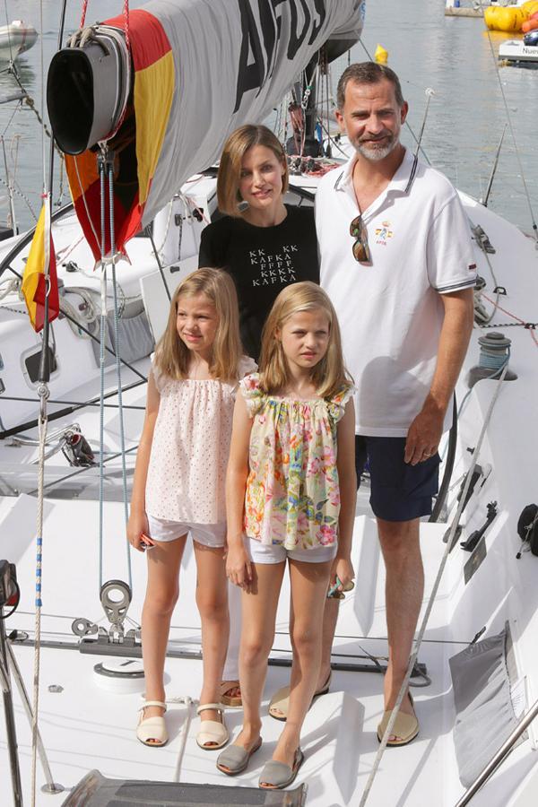 Los Reyes y sus hijas en las regatas de Palma en el verano de 2015.