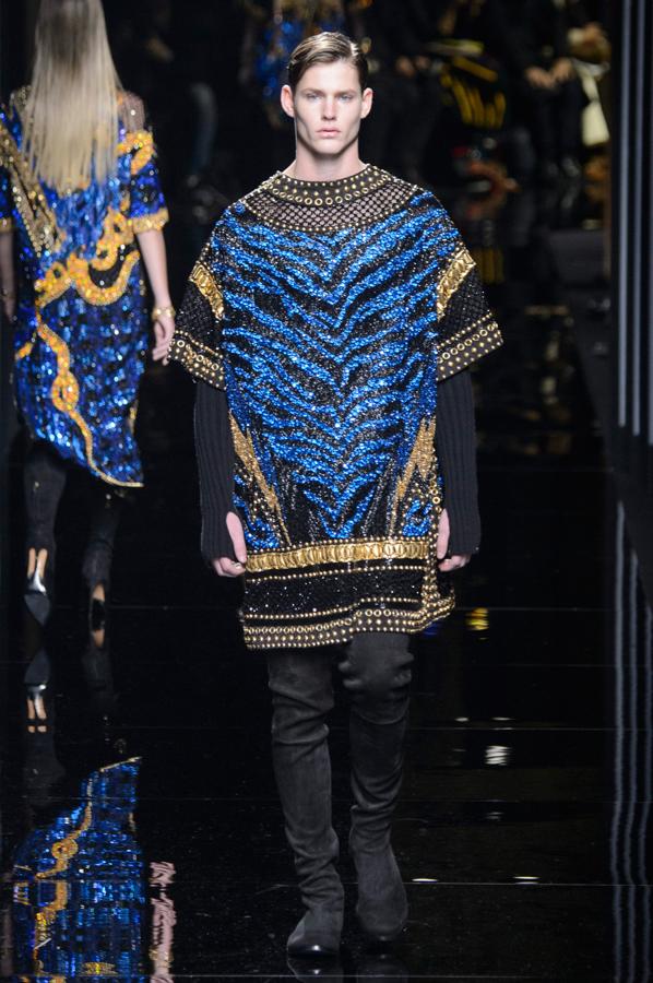 Uno de los diseños de la colección de Balmain que incluye una falda masculina entre sus propuestas para el otoño.