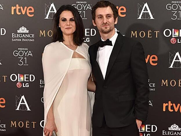 Raúl Arévalo y su novia, Melina Matthews.