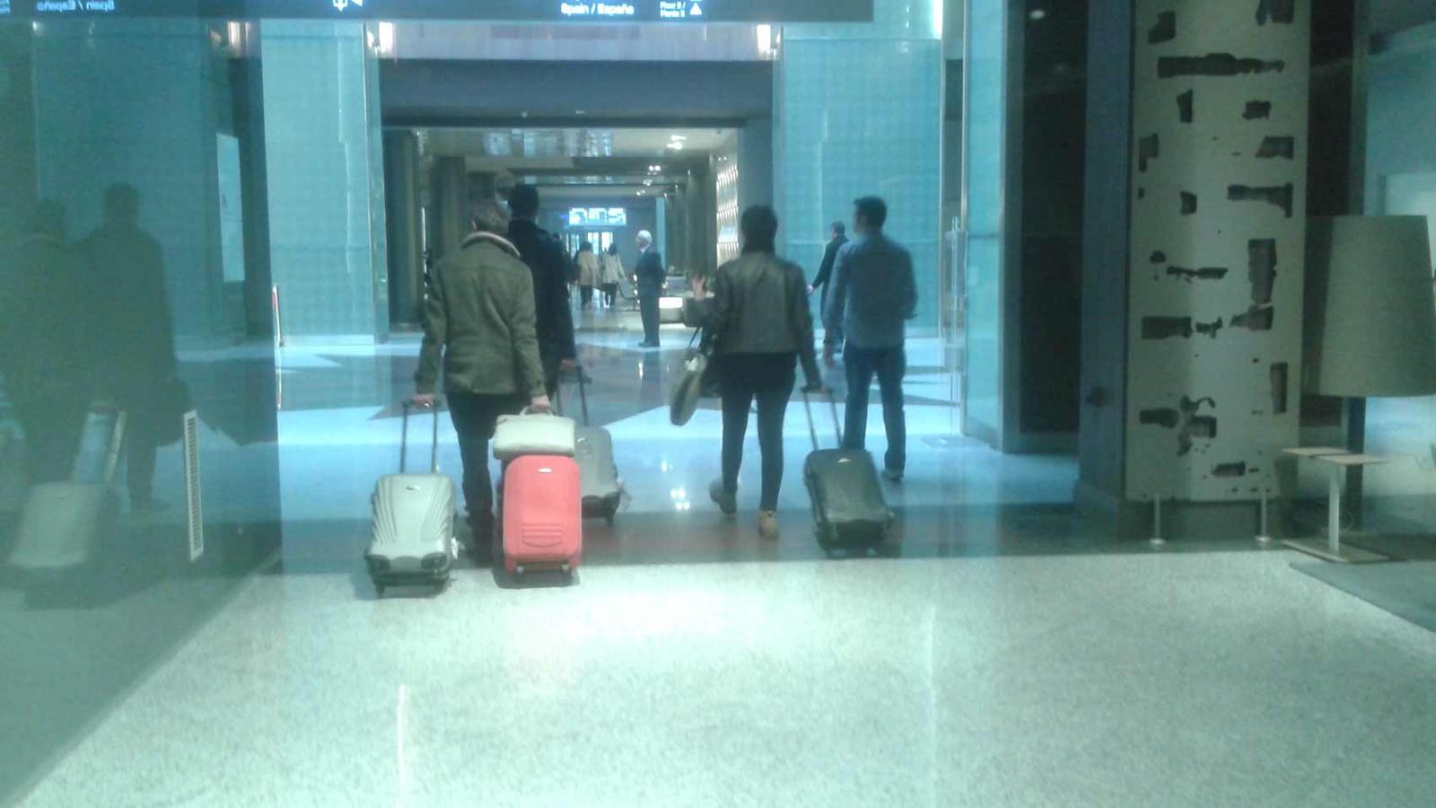 Así llegan los trabajadores de diferentes sectores que hacen posible que ustedes puedan seguir al minuto la 31ª edición de los Premios Goya.