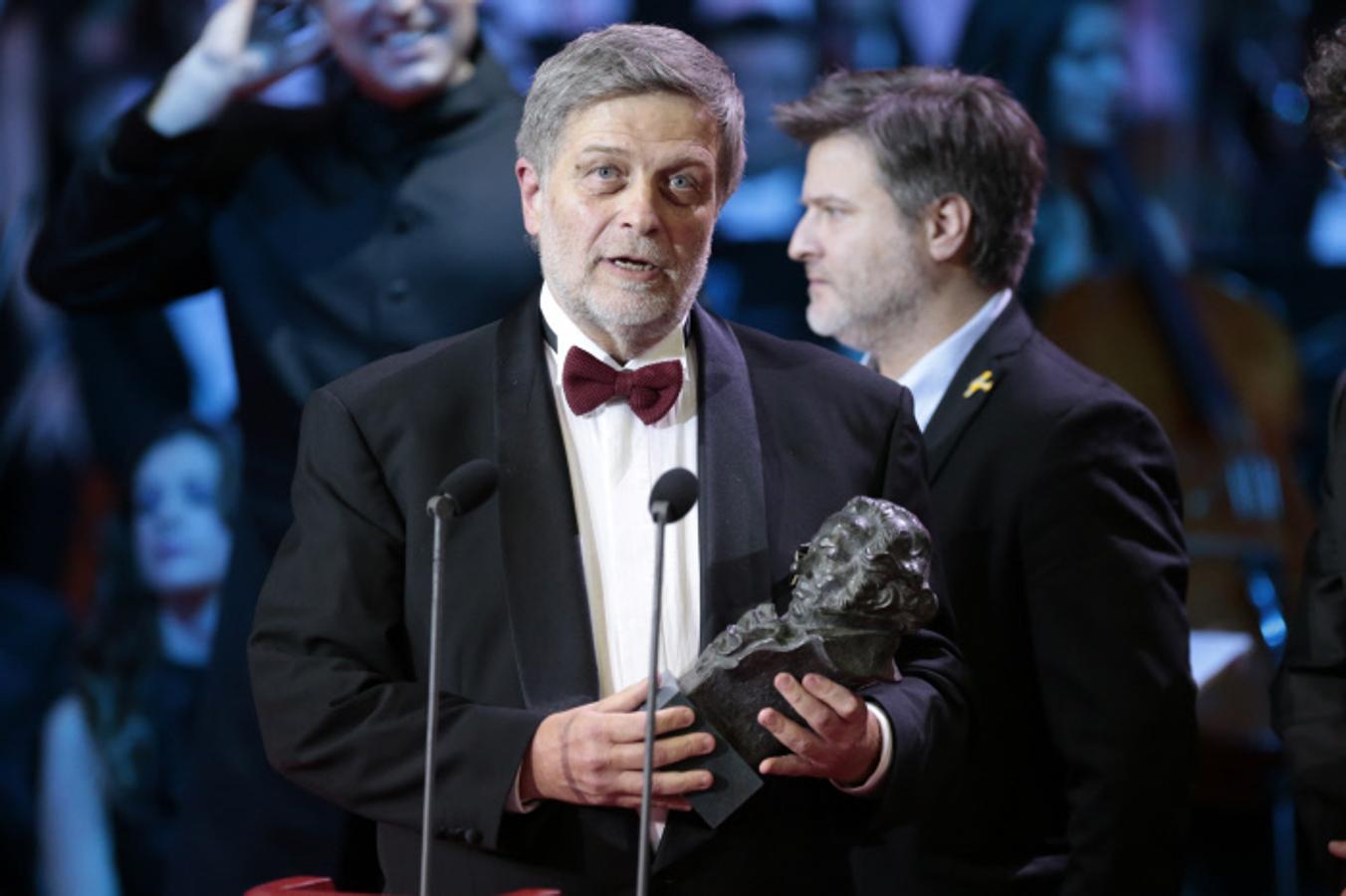 Momento en que el equipo recoge el premio Goya 2017 a la mejor película iberoamericana