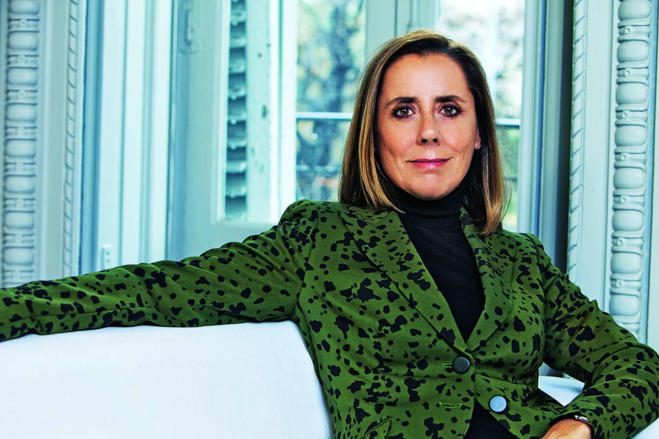 Especialista en Derecho de Familia, pertenece a la Int. Academy of Family Lawyers y trabajó en las sesiones del Trtatado de La Haya sobre traslado ilícito de menores.