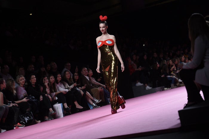 Para la noche, las lentejuelas nos harán brillar con vestidos como este.