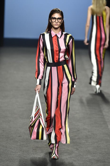 Nos declaramos fans incondicionales de este look de María Escoté.