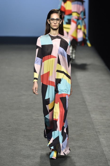 Los estampados geométricos a todo color nos transportan a la psicodelia de los 70.