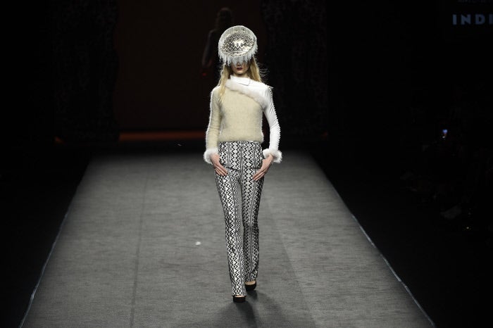 Estamoados geométricos sobre la pasarela.