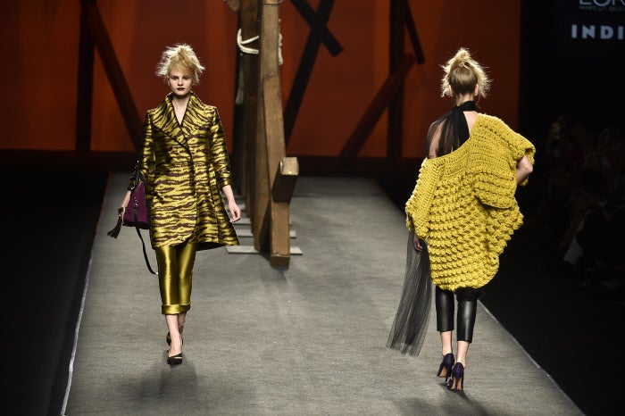 Los print de cebra, en amarillo y blanco, ponen el punto más atrevido a lo nuevo de Ulises Mérida.