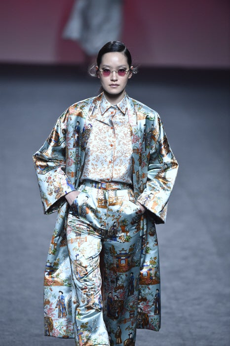 La tendencia pijama, que triunfó en la pasarela de Celine y Marc Jacobs la pasada primavera verano, lo seguirá haciendo el próximo otoño invierno para el dúo de diseñadores españoles.