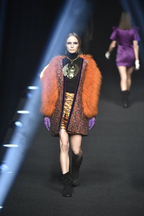 Las modelos desfilaron con pieles de Santiago del Palacio, uno de los mejores peleteros de nuestro país.