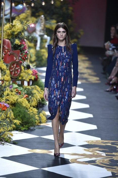 Los rosas, cámel, mostaza, blanco, azules y rojos tiñen 'Circe'.