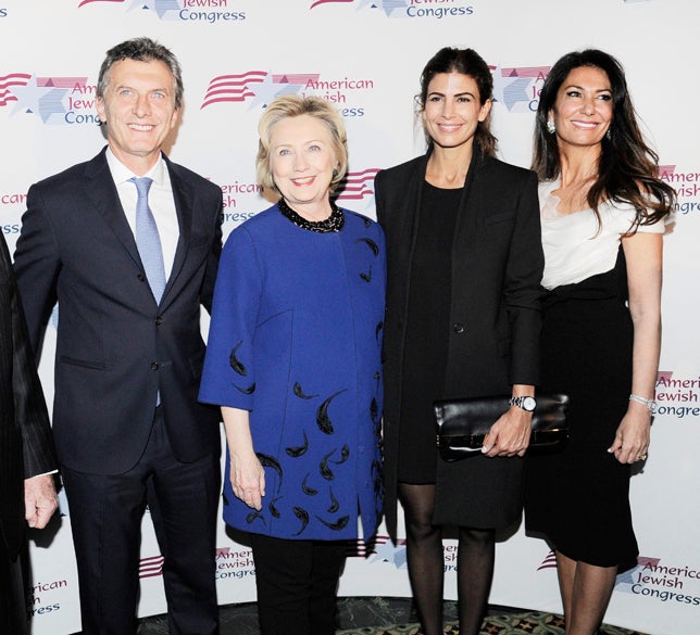 Para una fiesta en Nueva York junto a Hillary Clinton, Awada apostó por un sencillo look 'total black'.