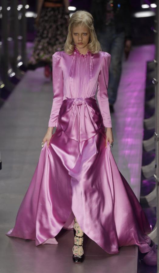 'Total look' en rosa de la colección otoño-invierno 2017/18 de Gucci en la Semana de la Moda de Milán