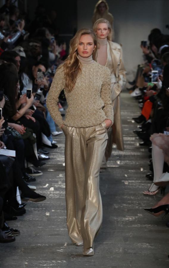 Look 'glitter' de la colección otoño-invierno 2017/18 de Max Mara en la Semana de la Moda de Milán