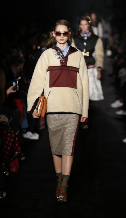 Look de la colección otoño-invierno 2017/18 de Nº 21 en la Semana de la Moda de Milán