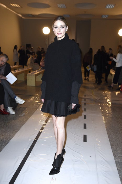 Llueva, truene o haga un frío polar, Olivia Palermo renuncia a las medias.