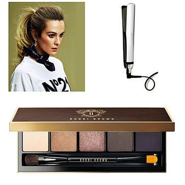 Puntos fuertes: coleta trabajada y mirada en marrones. Planchas modelo Platinum de Ghd (249 euros). Paleta de sombras Rich Caramel de Bobbi Brown (47 euros). De venta en el Corte Inglés.