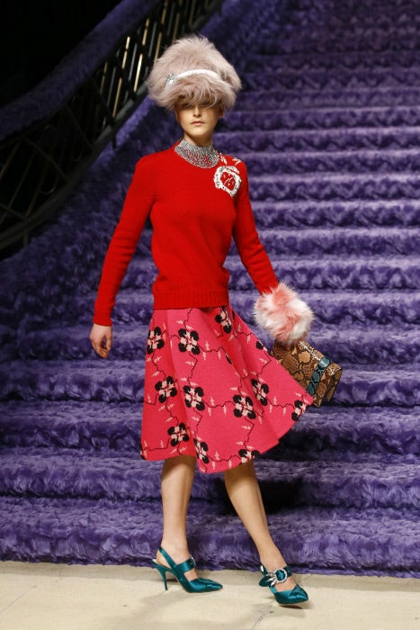 La firma escogió como pasarela las escalinatas del Consejo Económico, Social y Medioambiental en la que presentó todas sus novedades.