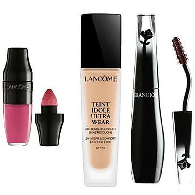 Base Teint Idole Ultra Wear (41,50 euros). Labial Matte Shaker (24 euros). Máscara Grandiôse Extrême (35,50 euros). Todo de Lancôme.