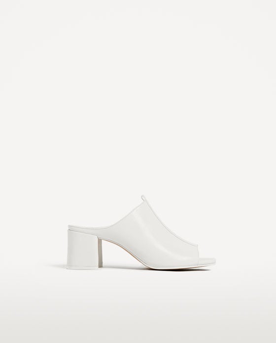 Zuecos con tacón cuadrado de Zara. precio: 25,95 euros.