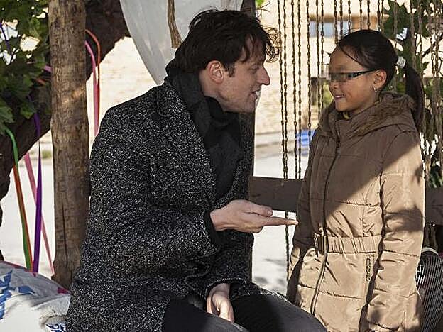 Edu Soto junto a una de las niñas protagonistas del primer programa.