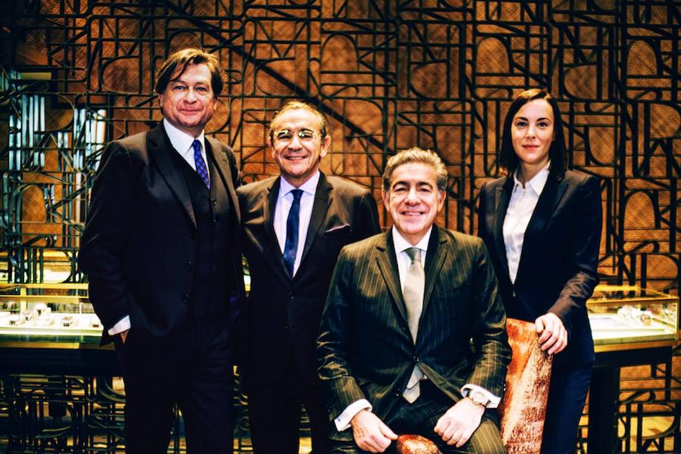 Suárez ha rediseñado su espacio en Madrid, luminoso y cálido, con la firma de Bruno Moinard. El arquitecto francés, que ha trabajado para otras marcas de lujo, proyectará otra joyería para el grupo, coincidiendo con su 75 aniversario. Bruno Moinard, Benito Suárez, Emiliano Suárez y Claire Betaille.