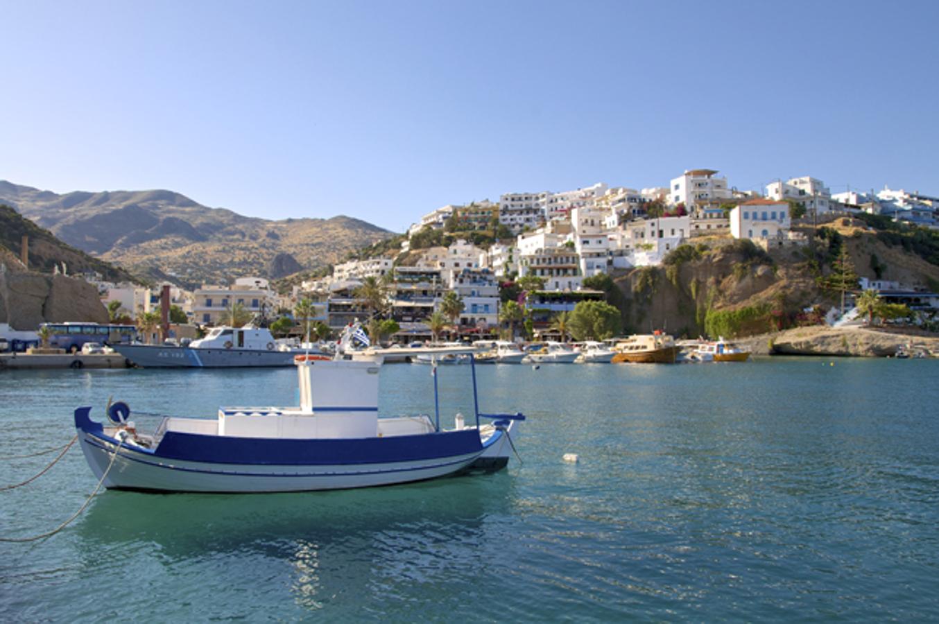 El Mediterráneo esconde un millón de secretos, y entre todos ellos, la ancestral Creta es uno de los mejor guardados. La mayor isla griega es también una de las que más historia, e historias, encierra, y también la favorita de los viajeros, por delante de las ya saturadas de turistas Santorini y Mikonos.