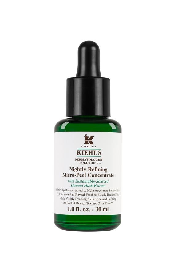 Concentrado peeling micro-exfoliante nocturno que acelera el proceso de renovación celular de la piel para corregir la falta de uniformidad y las manchas. Tu piel estará más suave, lisa y luminosa. Apto para todas las pieles, hasta las más sensibles. Aplicar 2-3 gotas sobre la piel limpia por la noche, antes del sérum y la hidratante. (53€)