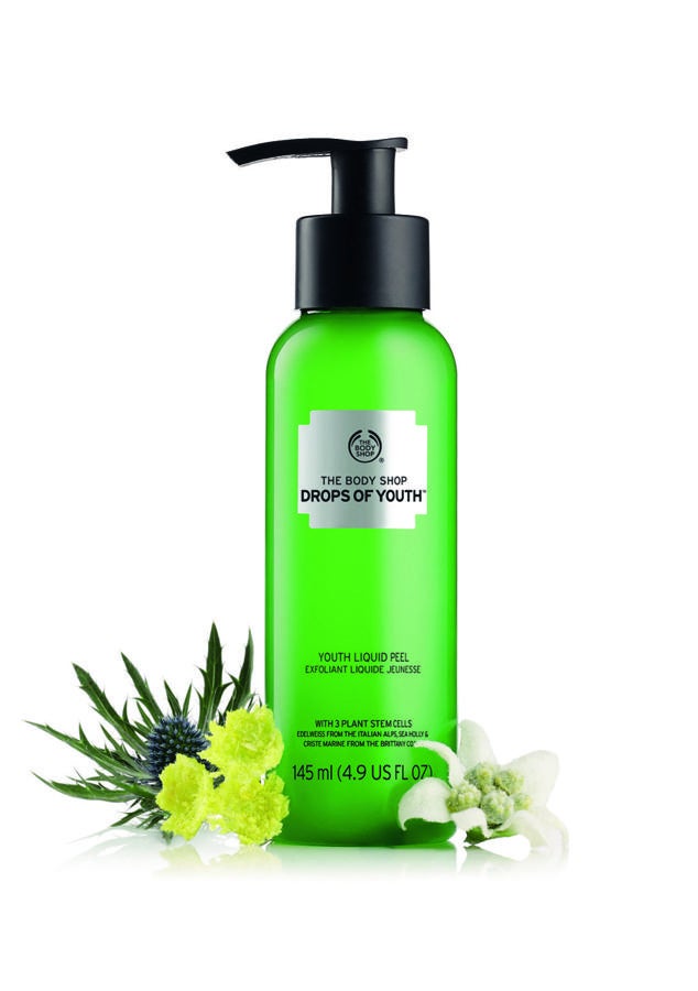 Exfolia y limpia con suavidad las impurezas de la piel, retirando las células muertas y todo tipo de residuos. Un revolucionario gel exfoliante que purifica la piel y la libera de los contaminantes diarios. Tu piel estará más fresca, suave, luminosa y con un aspecto más juvenil. Usar 2-3 veces a la semana sobre la piel limpia y aclarar con agua. (19€)